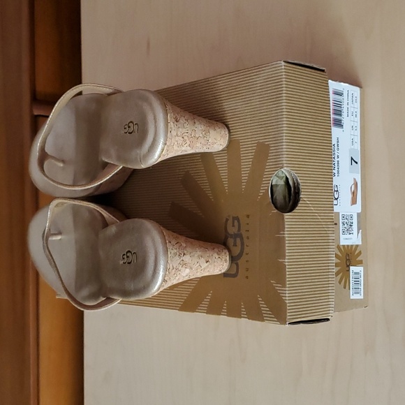 UGG Natassia Gold Wash Leather Cork Wedge Sandal - Picture 7 of 7